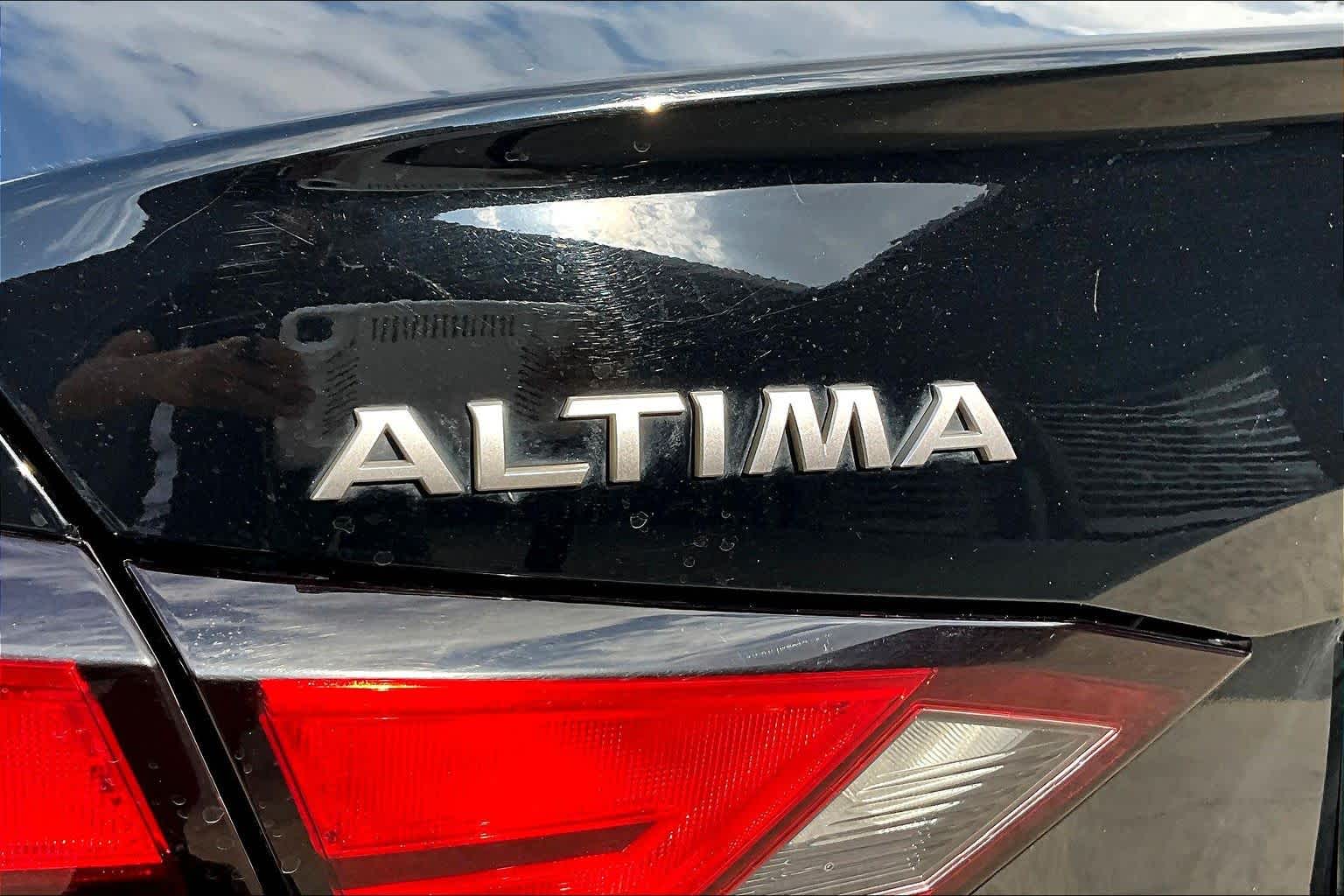 2023 Nissan Altima 2.5 SR Super Black at Friendly Ford Crosby