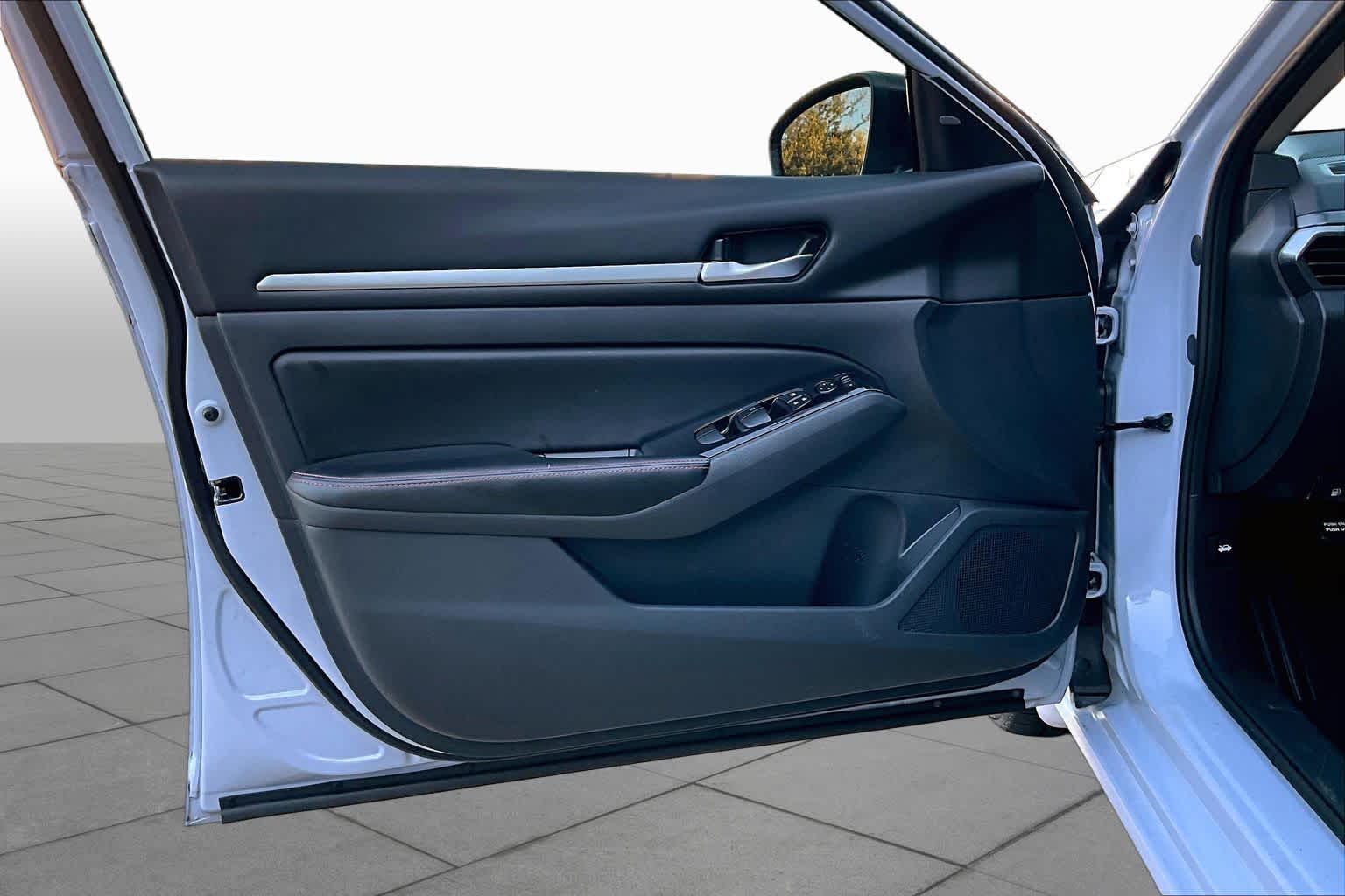 2024 Nissan Altima photo 21 of 32