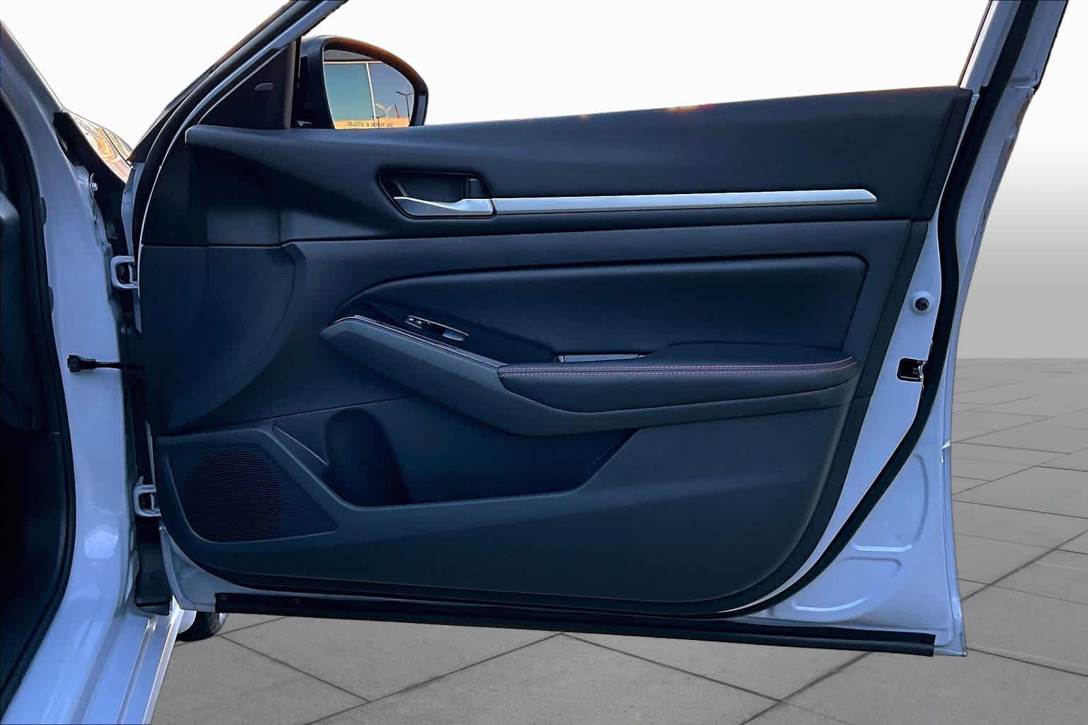 2024 Nissan Altima photo 22 of 32