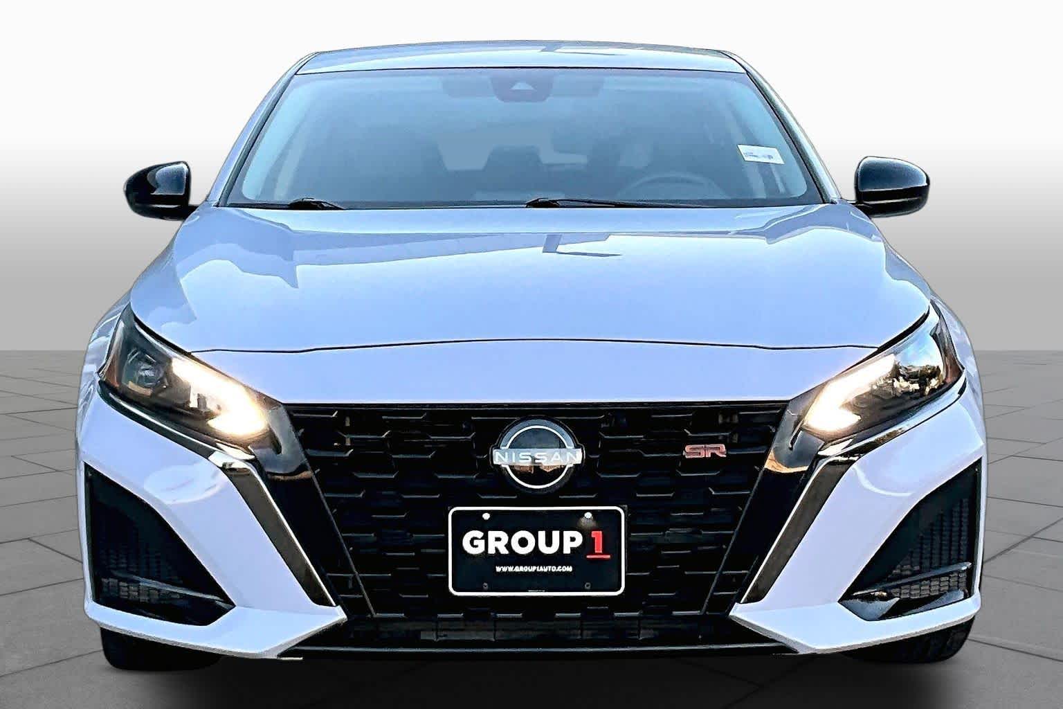 2024 Nissan Altima photo 4 of 32