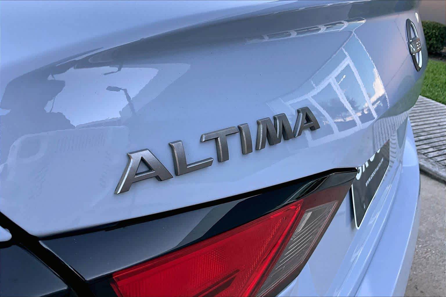 2024 Nissan Altima photo 30 of 32