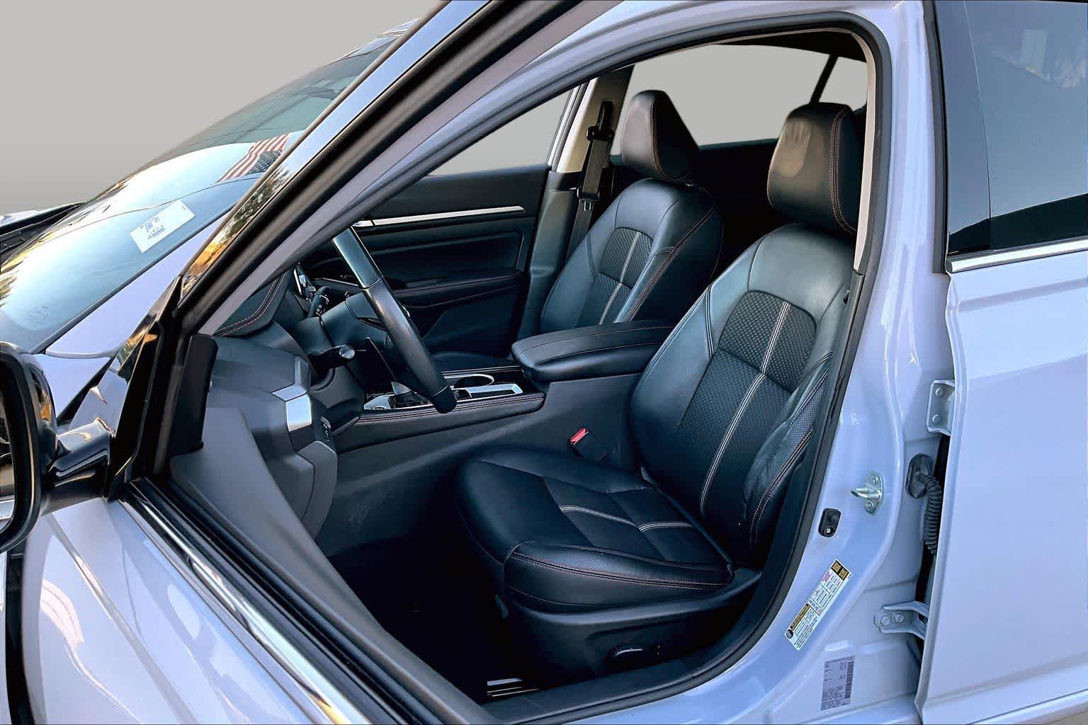 2024 Nissan Altima photo 8 of 32