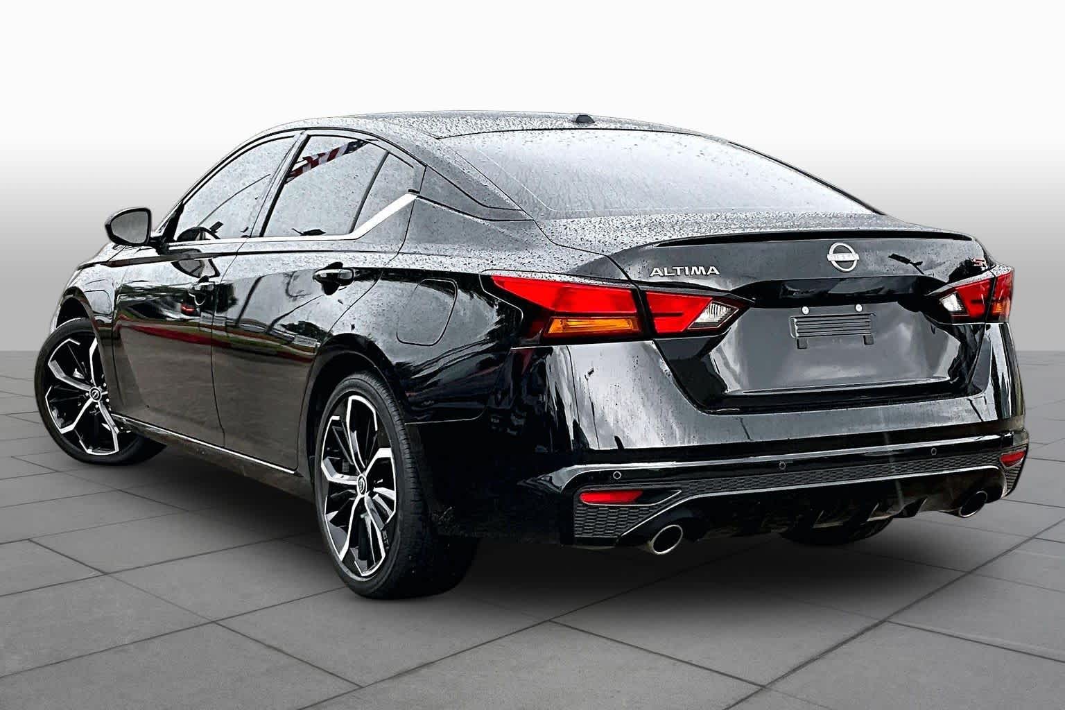 2025 Nissan Altima SR Super Black at Friendly Ford Crosby