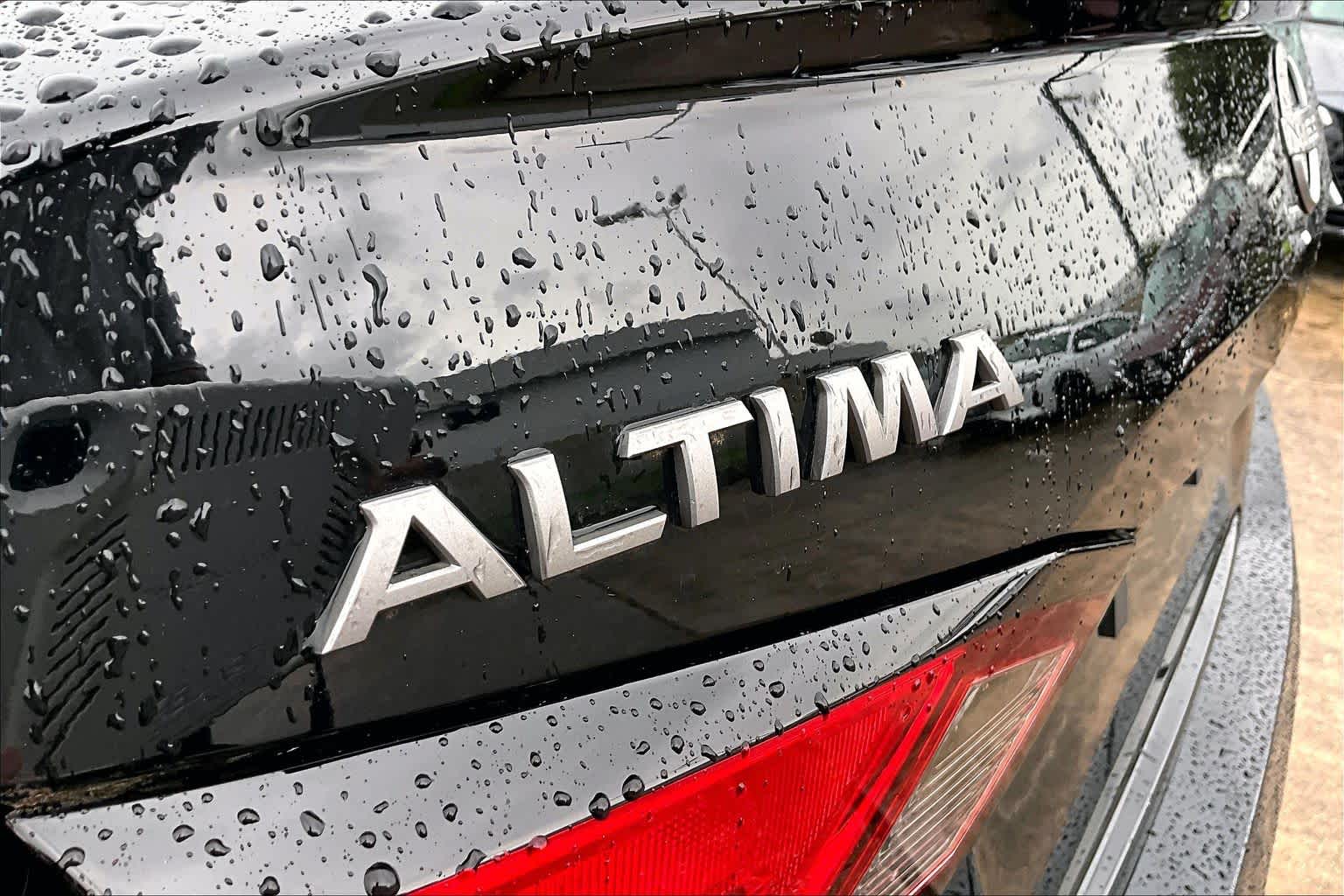 2025 Nissan Altima SR Super Black at Friendly Ford Crosby