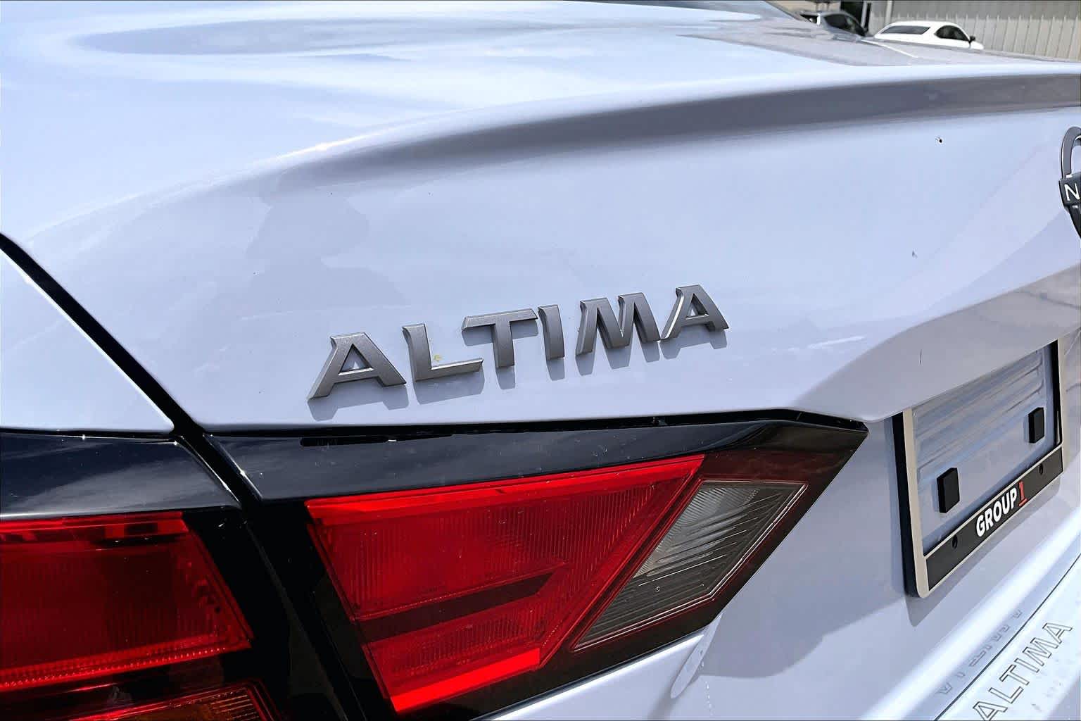 2026 Nissan Altima SR Gray Sky Pearl/Super Black at Sterling McCall Nissan