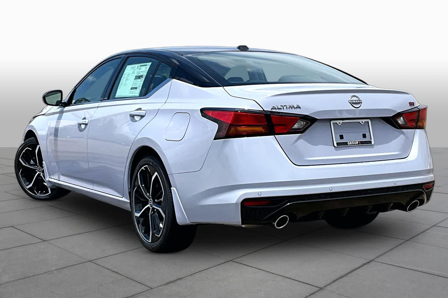 2026 Nissan Altima SR Gray Sky Pearl/Super Black at Sterling McCall Nissan