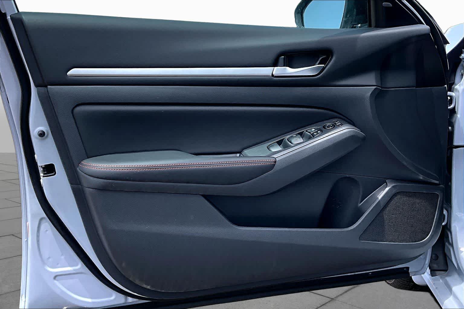 2026 Nissan Altima SR Gray Sky Pearl/Super Black at Sterling McCall Nissan
