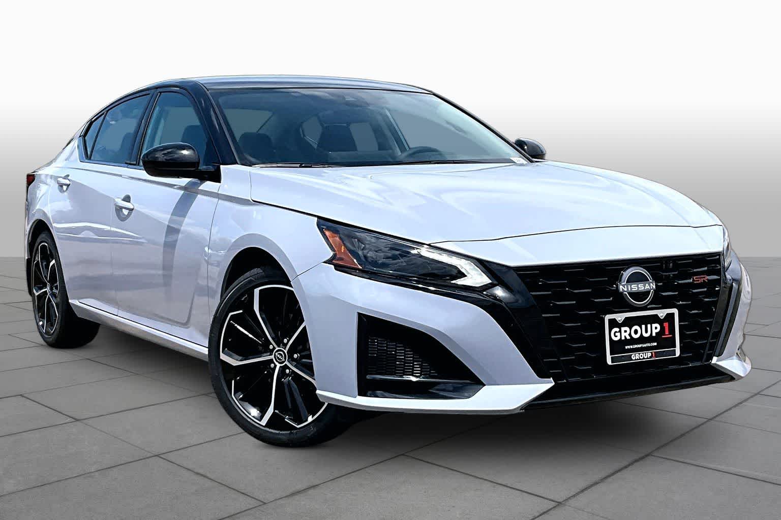2026 Nissan Altima SR Gray Sky Pearl/Super Black at Sterling McCall Nissan