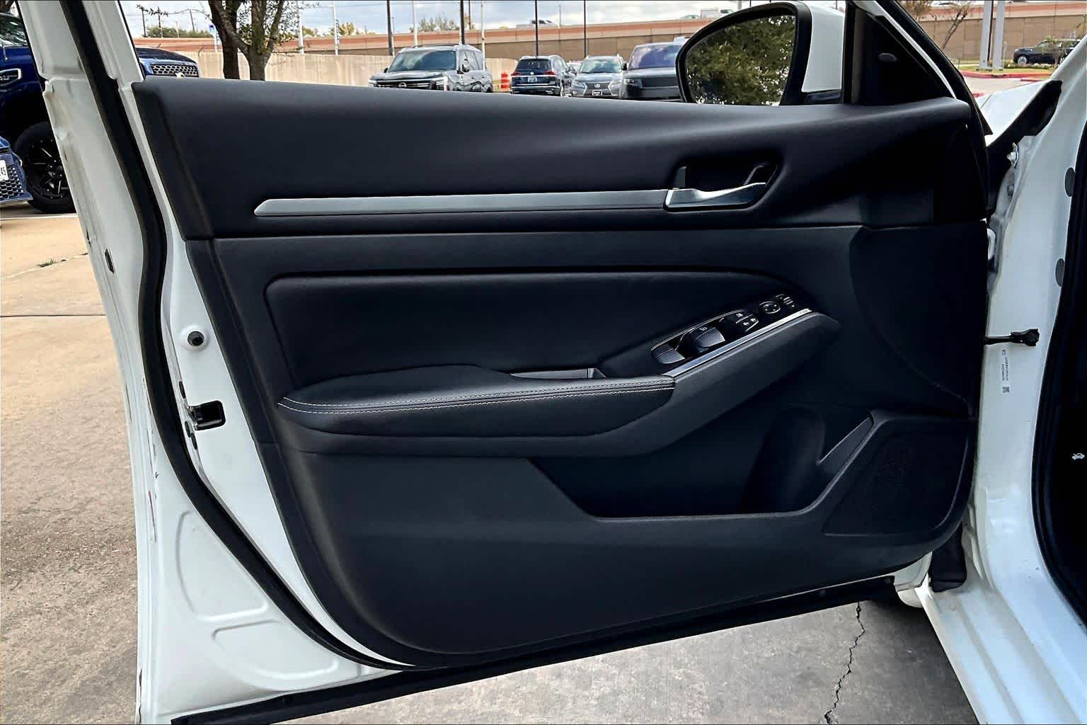 2023 Nissan Altima 2.5 SV Pearl White Tricoat at Friendly Ford Crosby