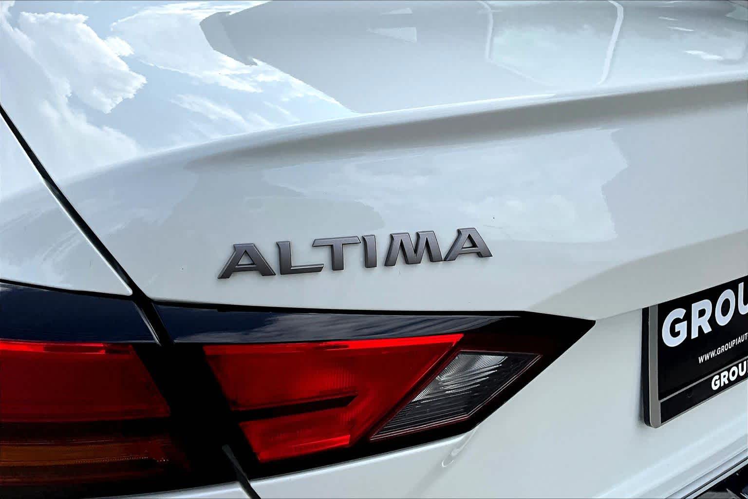 2023 Nissan Altima 2.5 SV Pearl White Tricoat at Friendly Ford Crosby