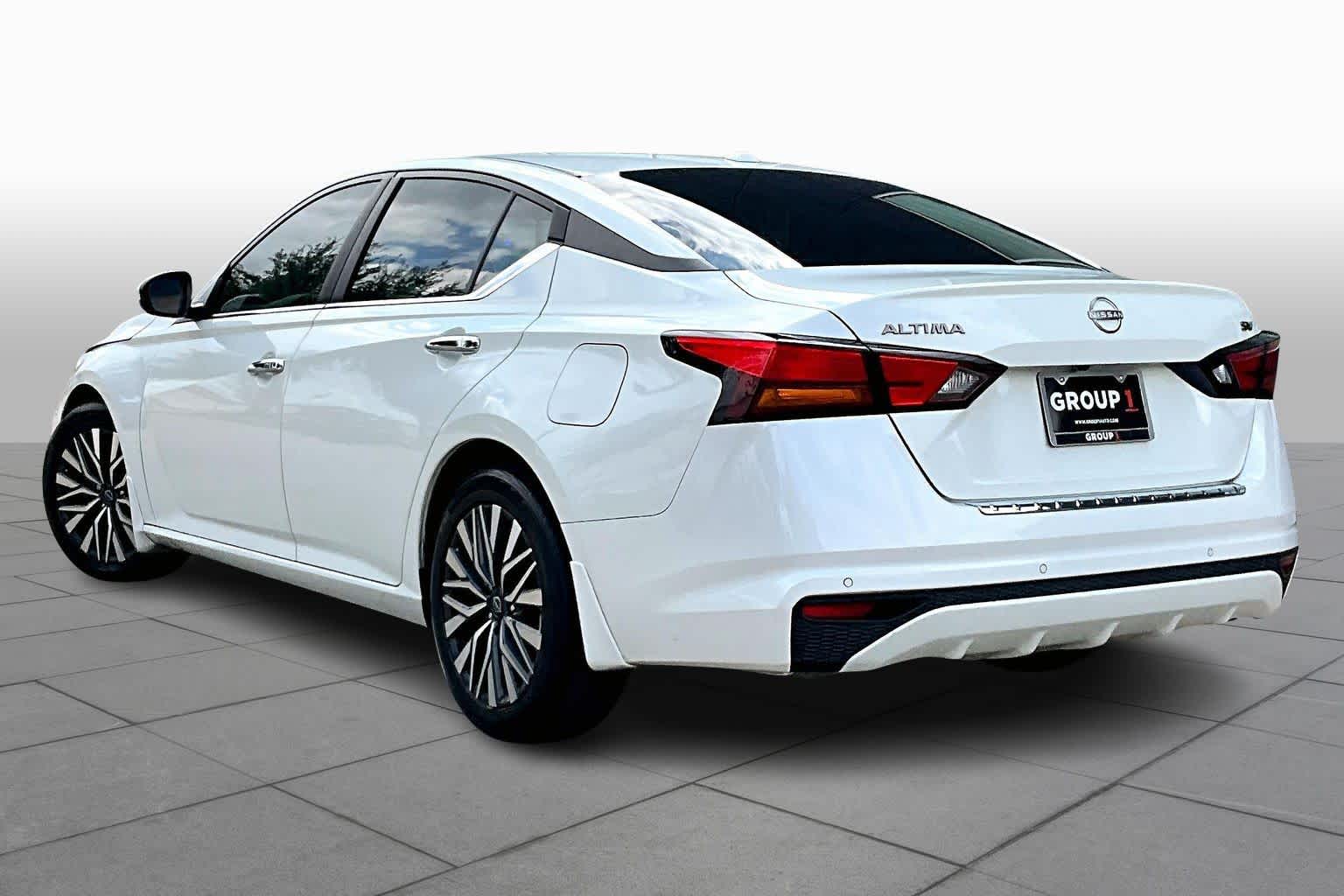 2023 Nissan Altima 2.5 SV Pearl White Tricoat at Friendly Ford Crosby