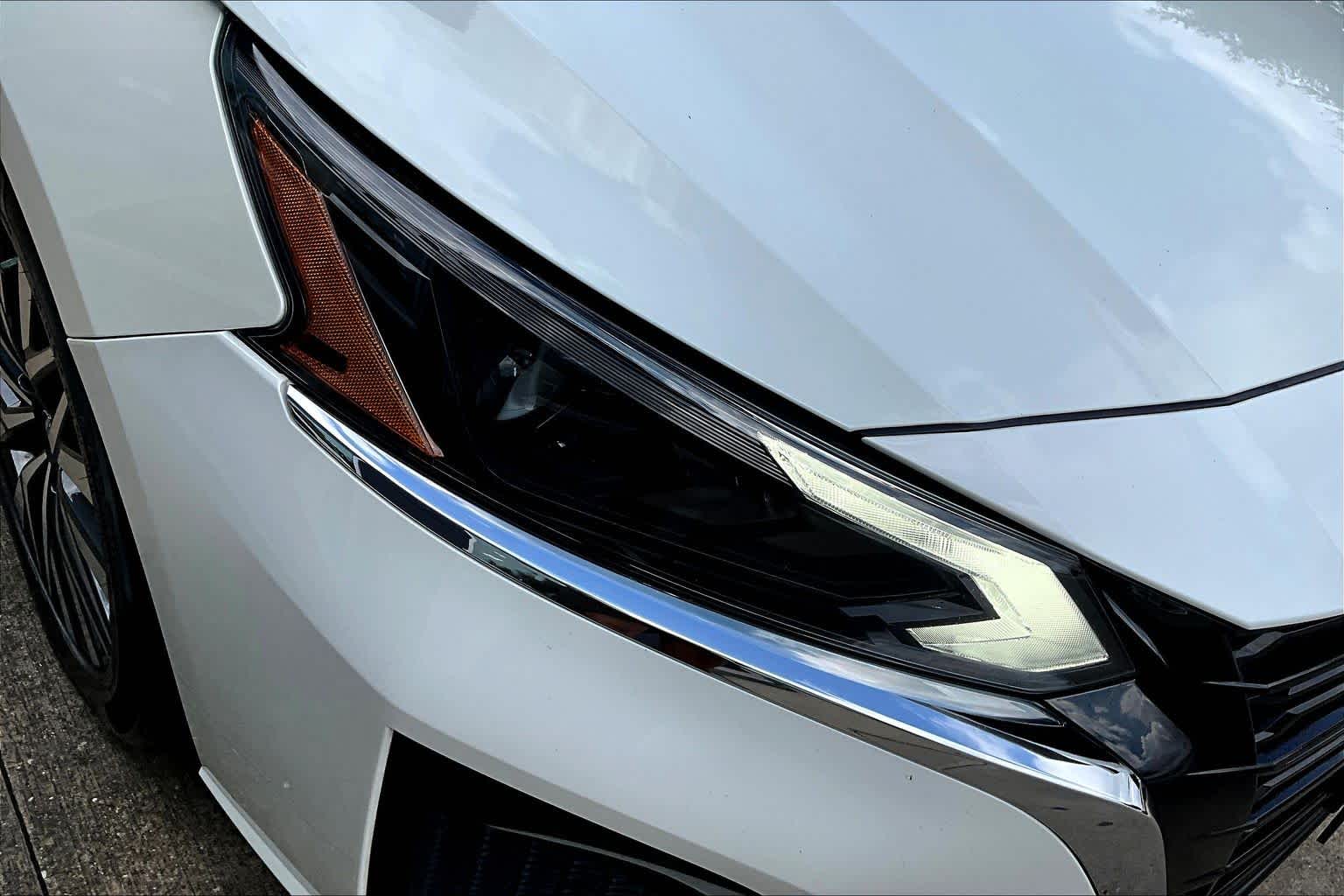 2023 Nissan Altima 2.5 SV Pearl White Tricoat at Friendly Ford Crosby