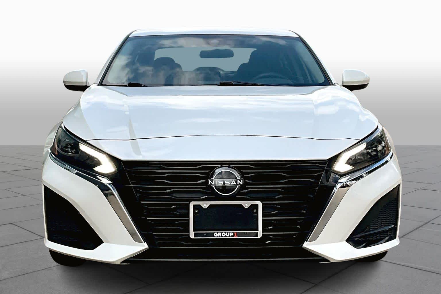 2023 Nissan Altima 2.5 SV Pearl White Tricoat at Friendly Ford Crosby