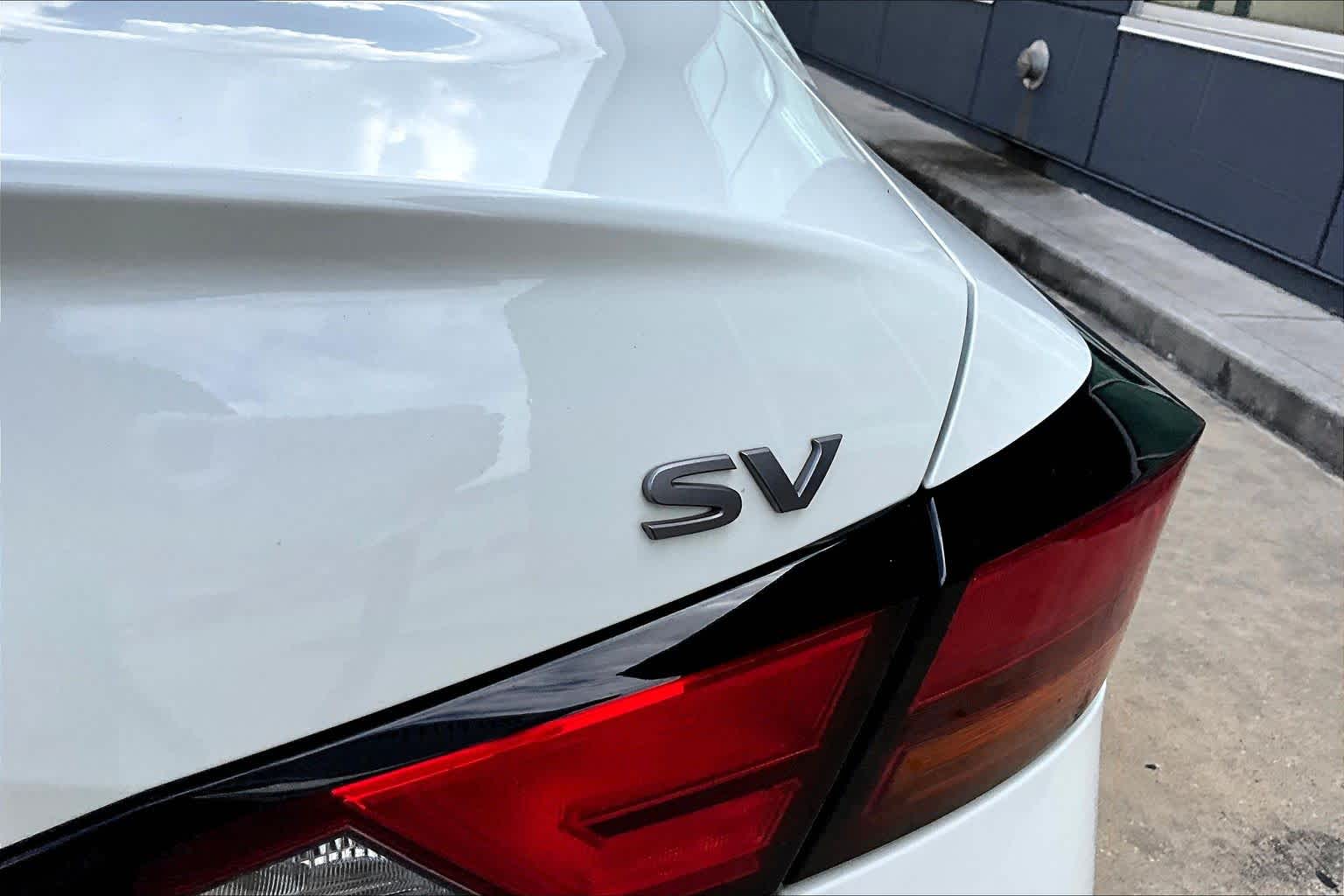 2023 Nissan Altima 2.5 SV Pearl White Tricoat at Friendly Ford Crosby