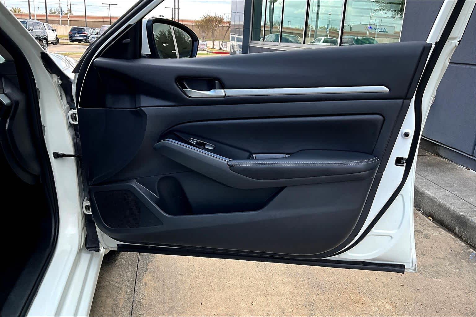 2023 Nissan Altima 2.5 SV Pearl White Tricoat at Friendly Ford Crosby