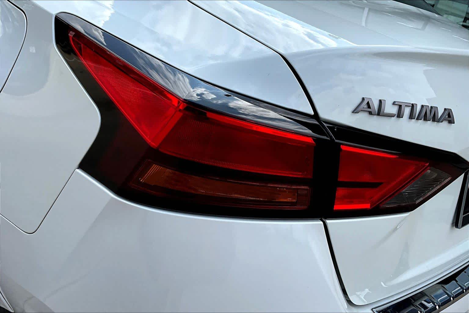 2023 Nissan Altima 2.5 SV Pearl White Tricoat at Friendly Ford Crosby