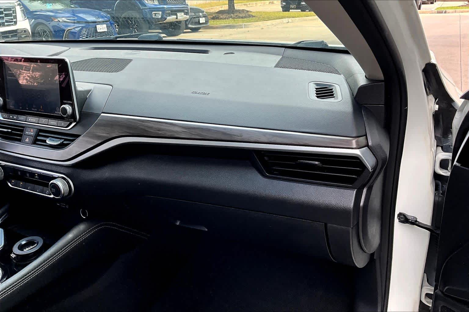 2023 Nissan Altima 2.5 SV Pearl White Tricoat at Friendly Ford Crosby