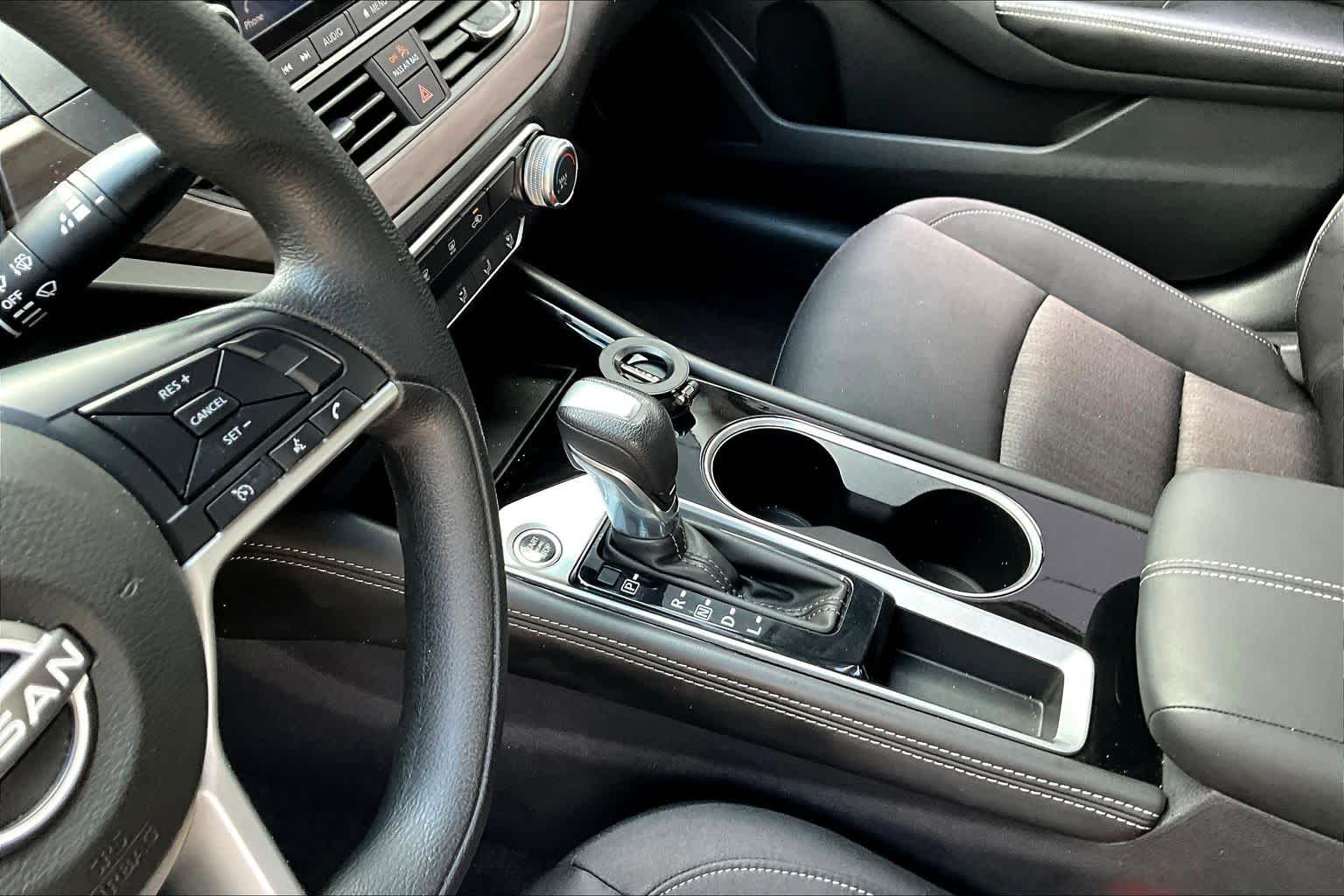 2023 Nissan Altima 2.5 SV Pearl White Tricoat at Friendly Ford Crosby