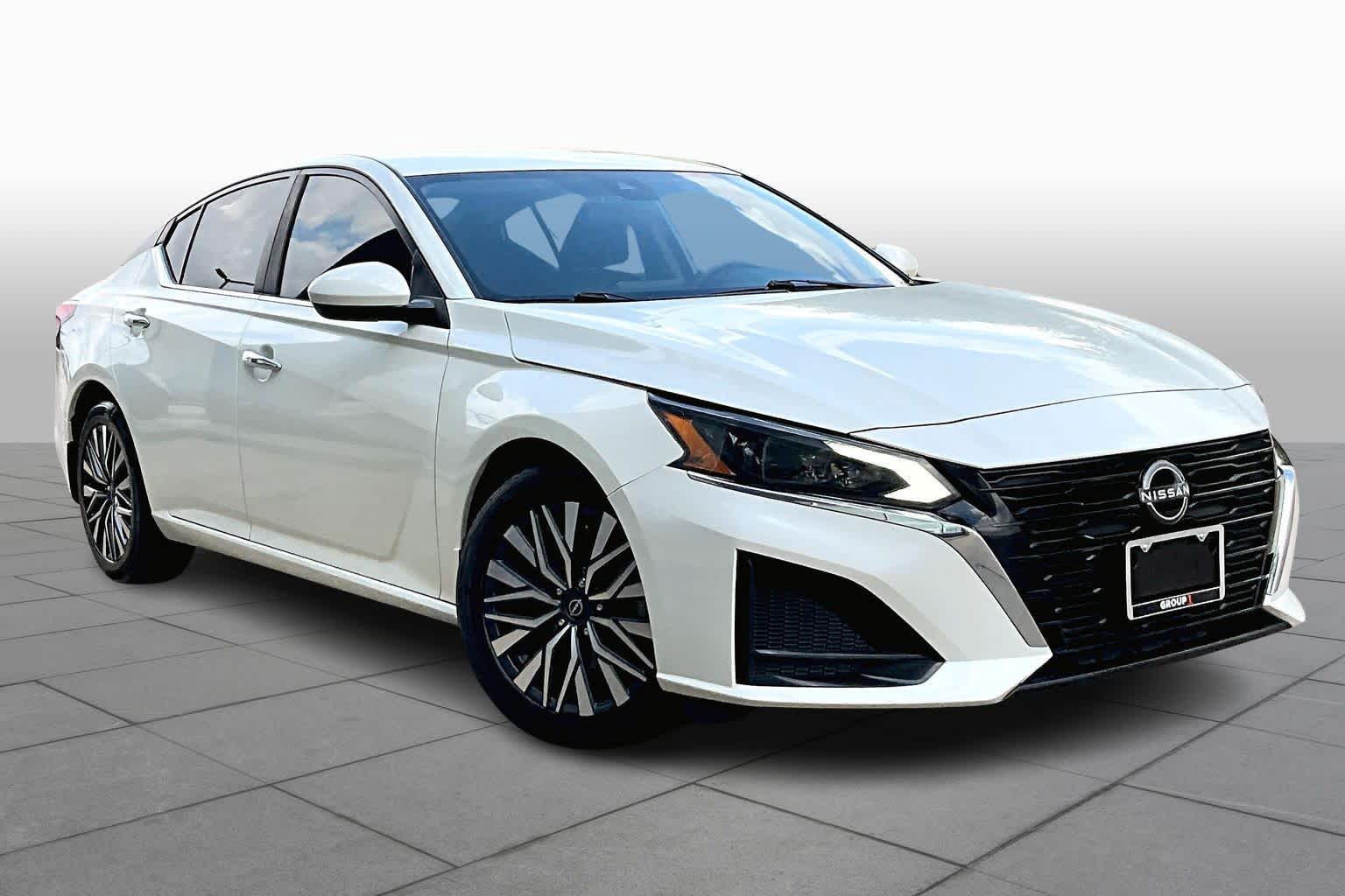 2023 Nissan Altima 2.5 SV Pearl White Tricoat at Friendly Ford Crosby