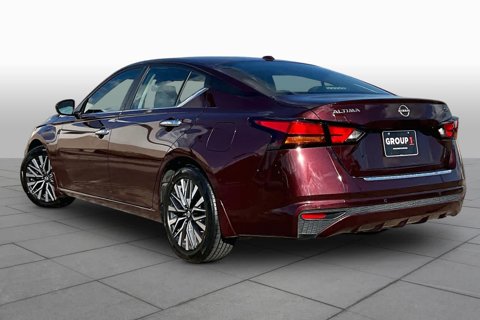 2023 Nissan Altima photo 12 of 37