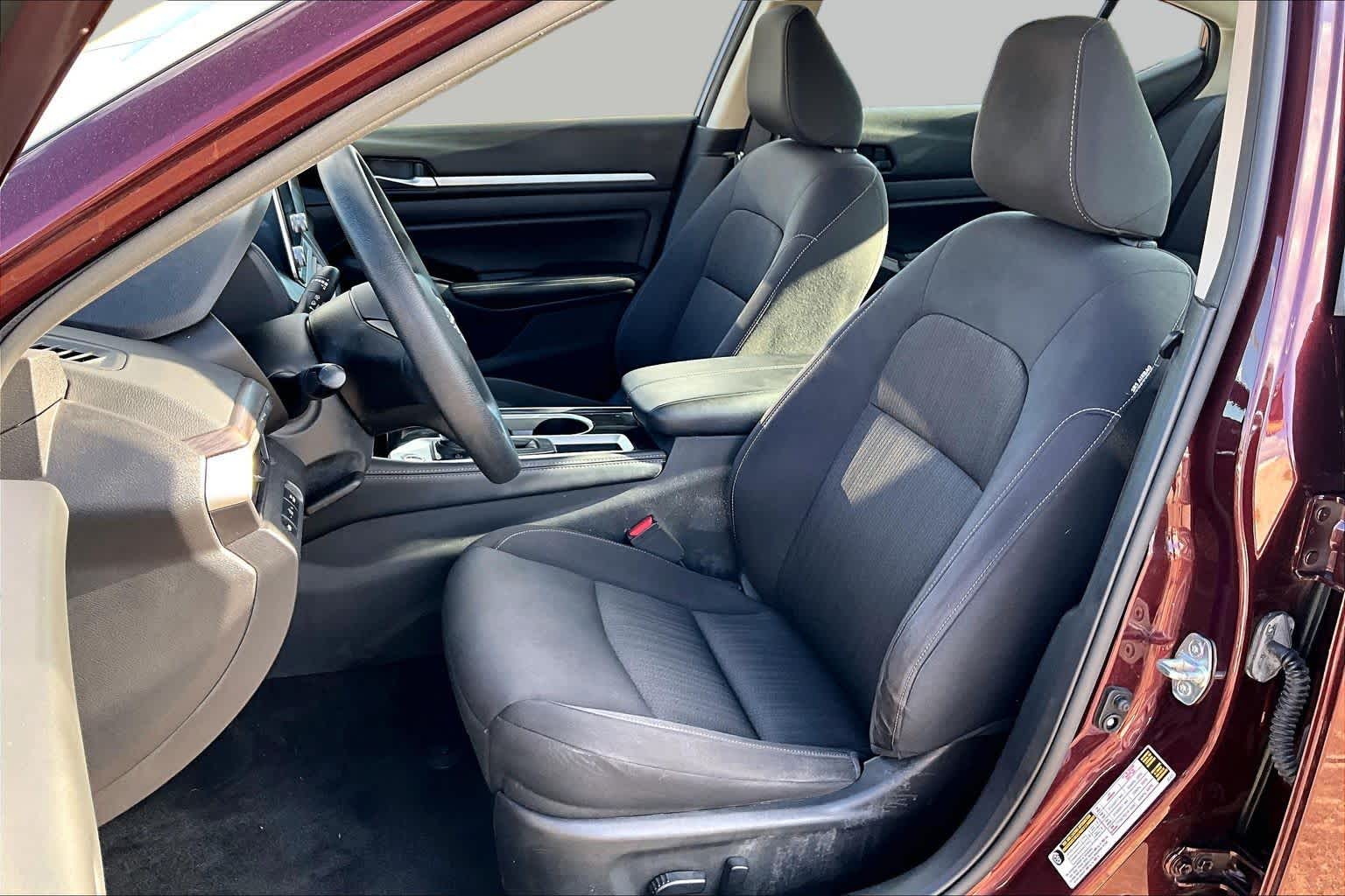 2023 Nissan Altima photo 8 of 37