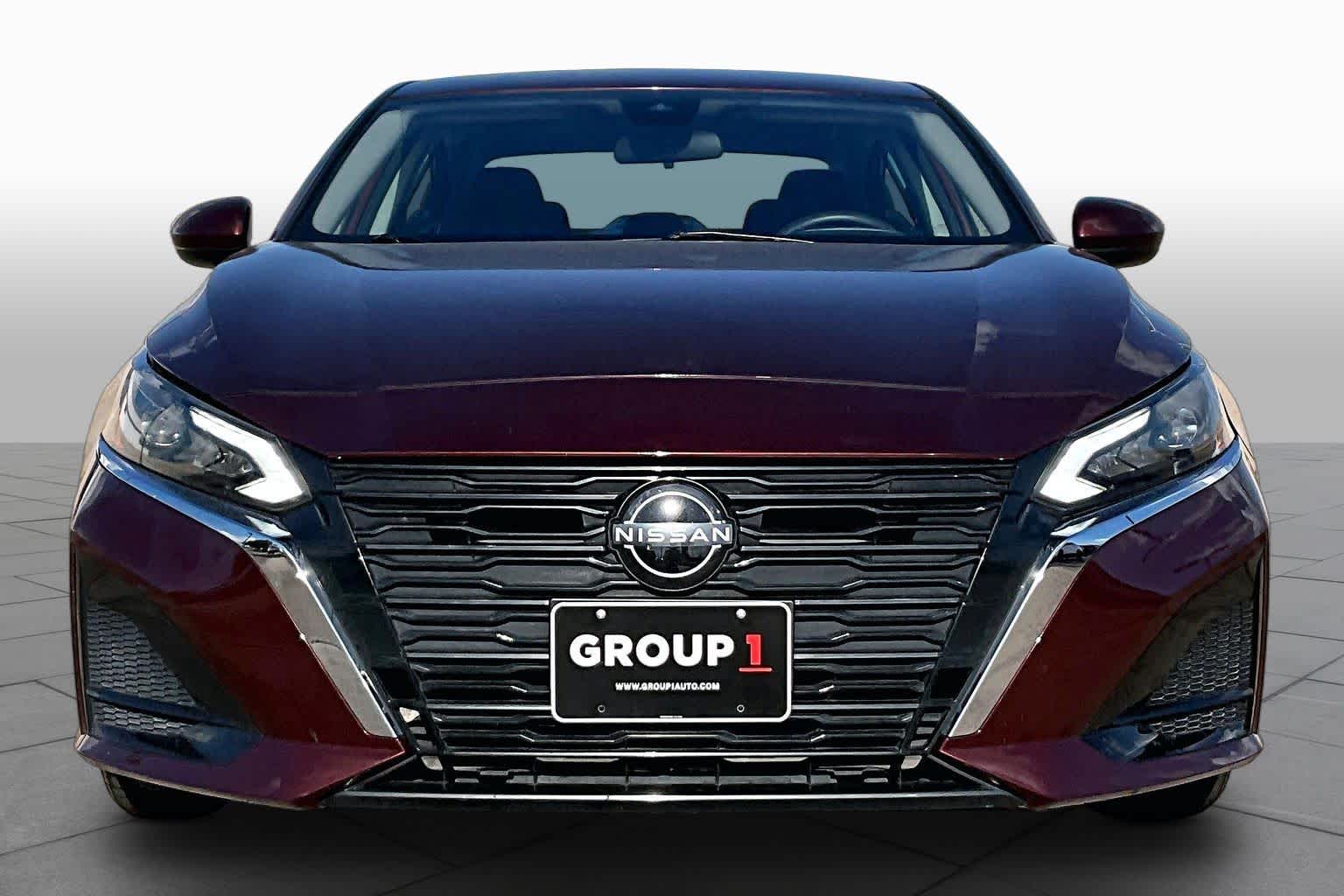 2023 Nissan Altima photo 4 of 37