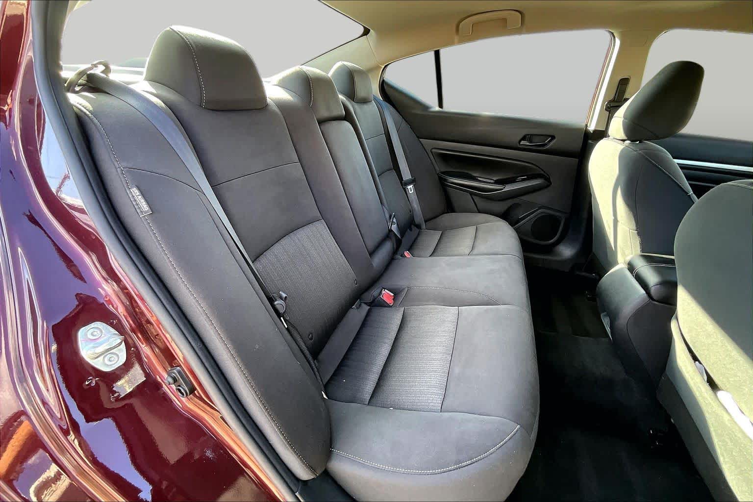 2023 Nissan Altima photo 21 of 37