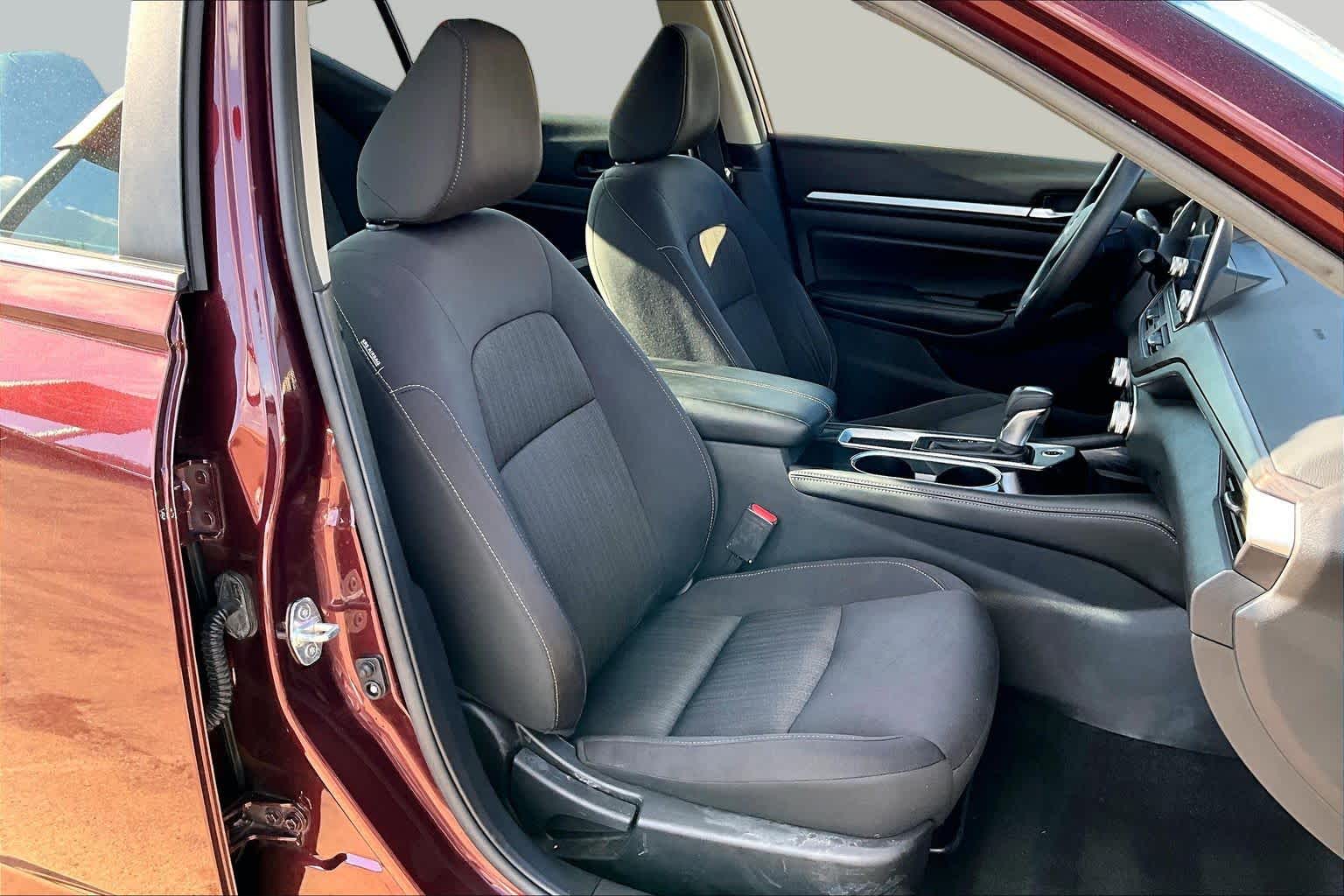 2023 Nissan Altima photo 9 of 37