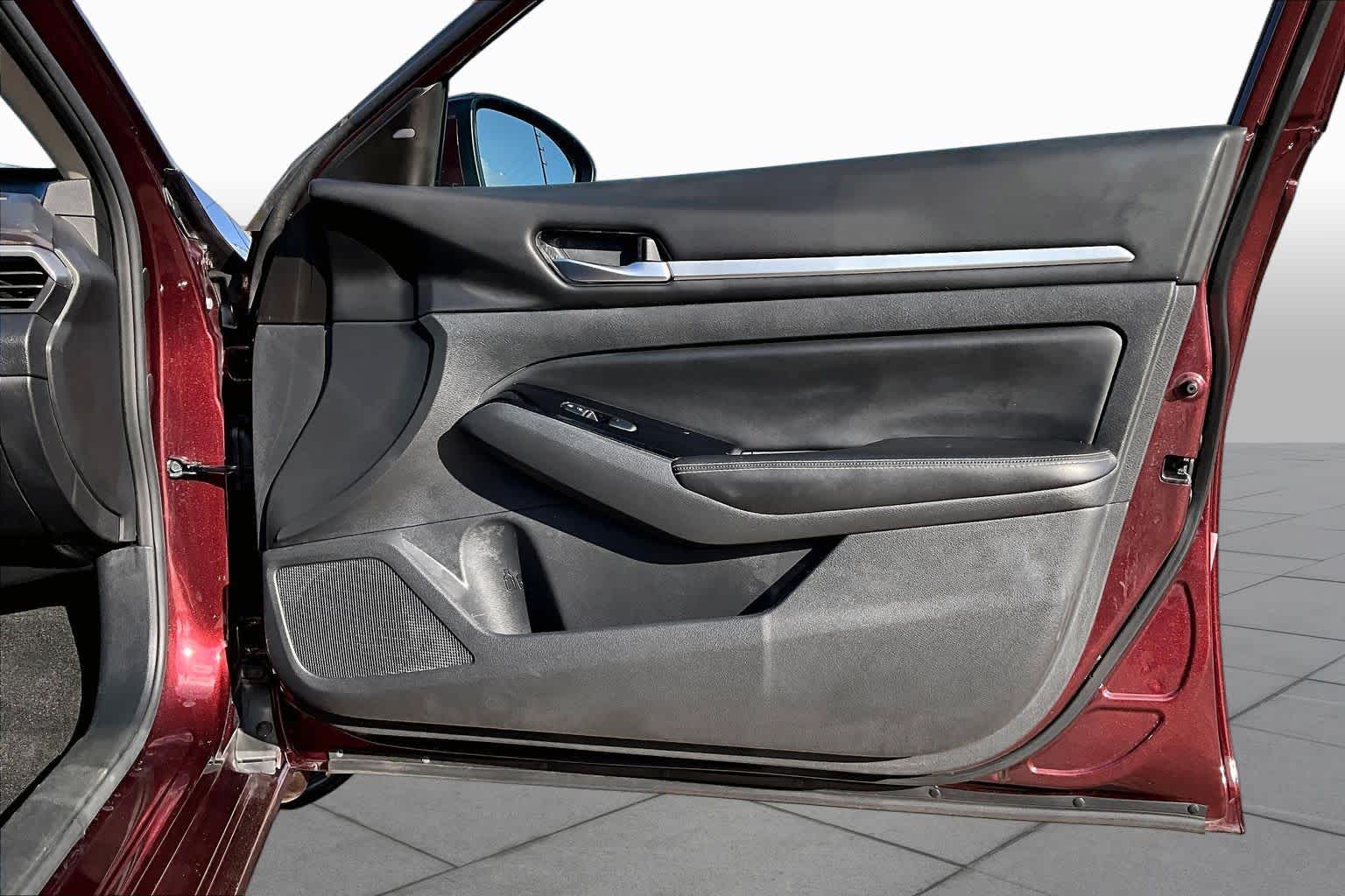 2023 Nissan Altima photo 23 of 37