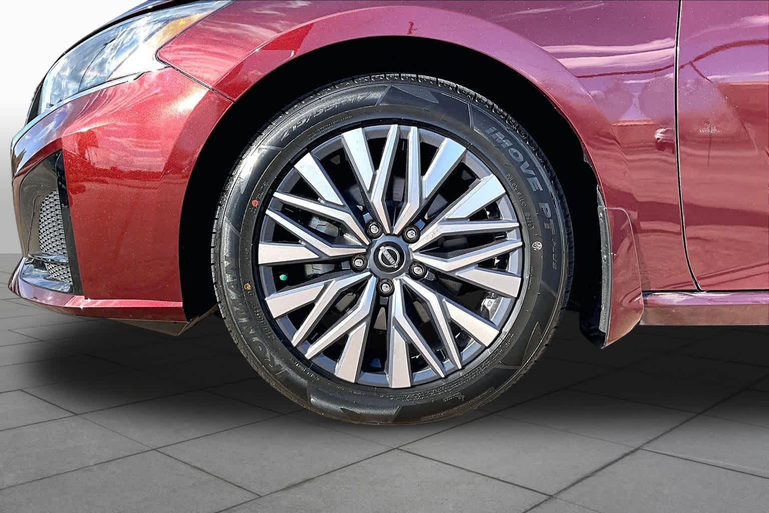 2023 Nissan Altima photo 11 of 37