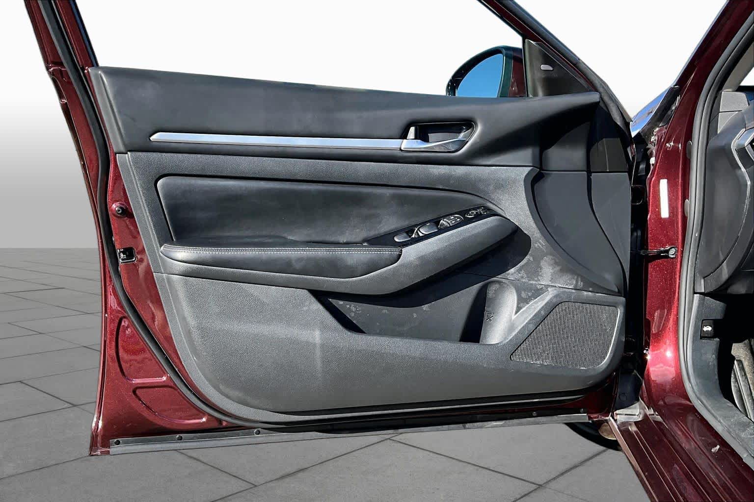 2023 Nissan Altima photo 22 of 37