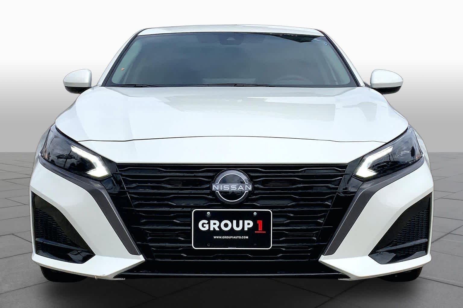 2026 Nissan Altima photo 3 of 21