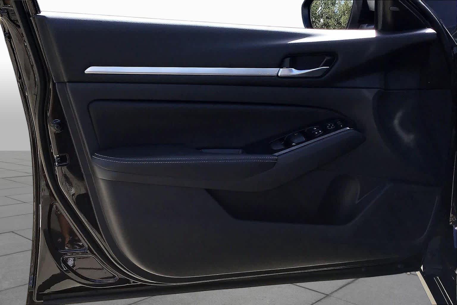 2023 Nissan Altima 2.5 SV Super Black at Auto Boutique Texas
