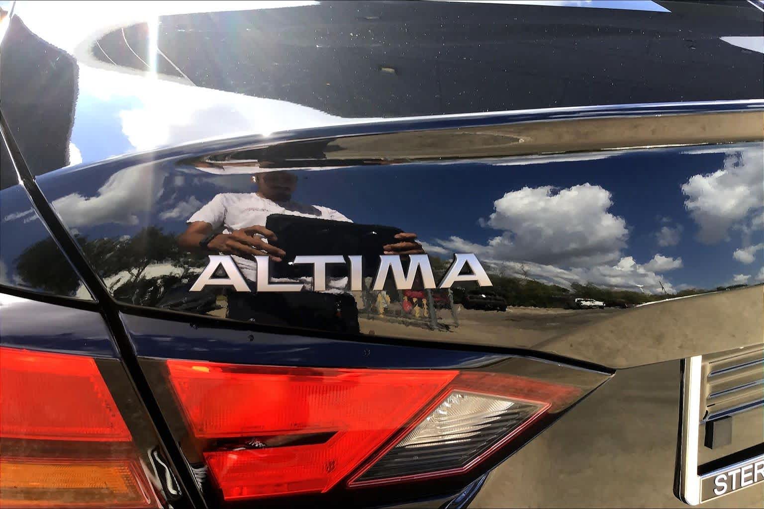 2023 Nissan Altima 2.5 SV Super Black at Auto Boutique Texas