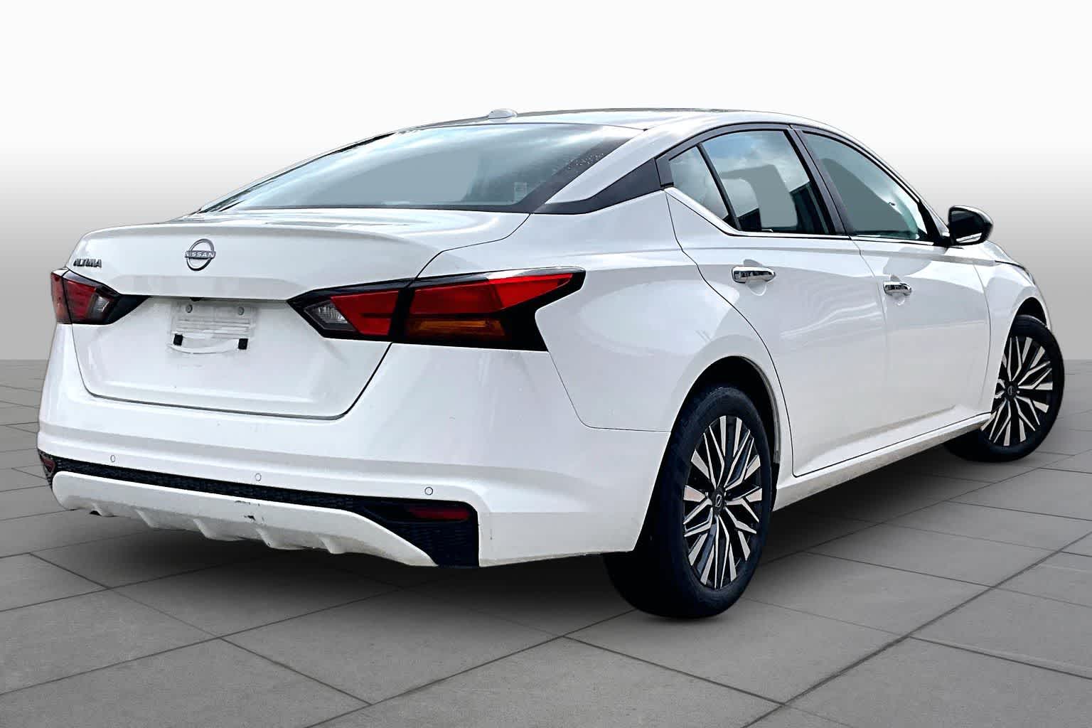 2025 Nissan Altima SV - 11