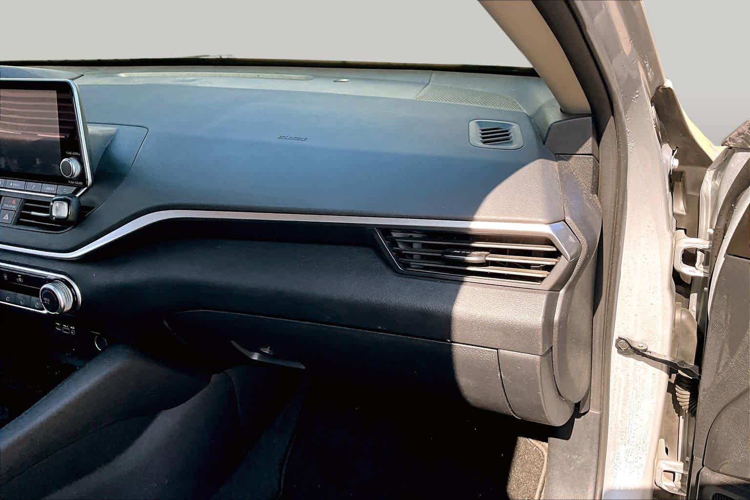 2021 Nissan Altima 2.5 SV Brilliant Silver Metallic at HGreg Houston