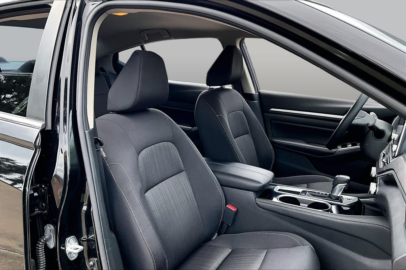 2023 Nissan Altima photo 9 of 35