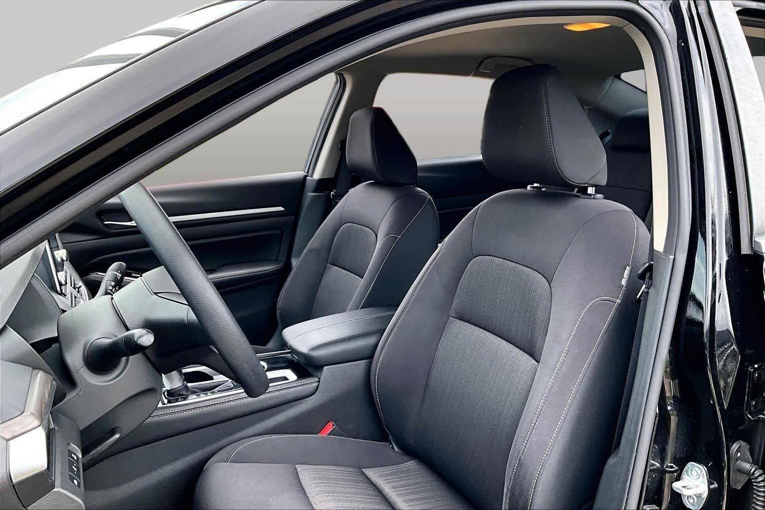 2023 Nissan Altima photo 8 of 35