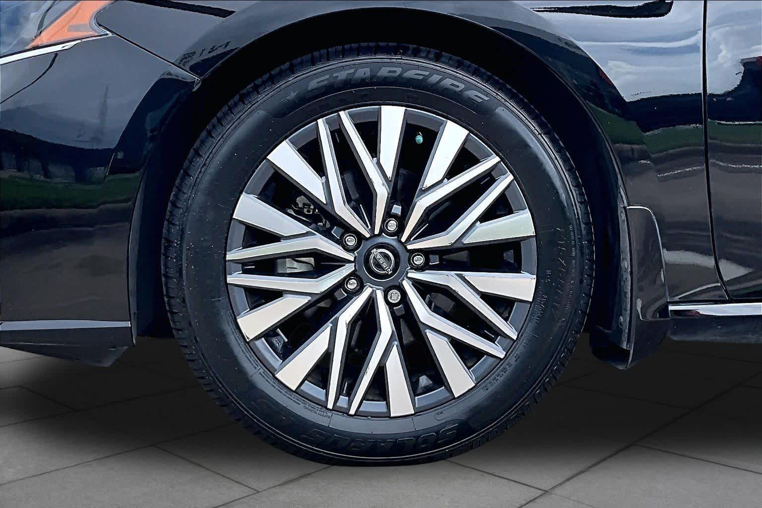 2023 Nissan Altima photo 11 of 35