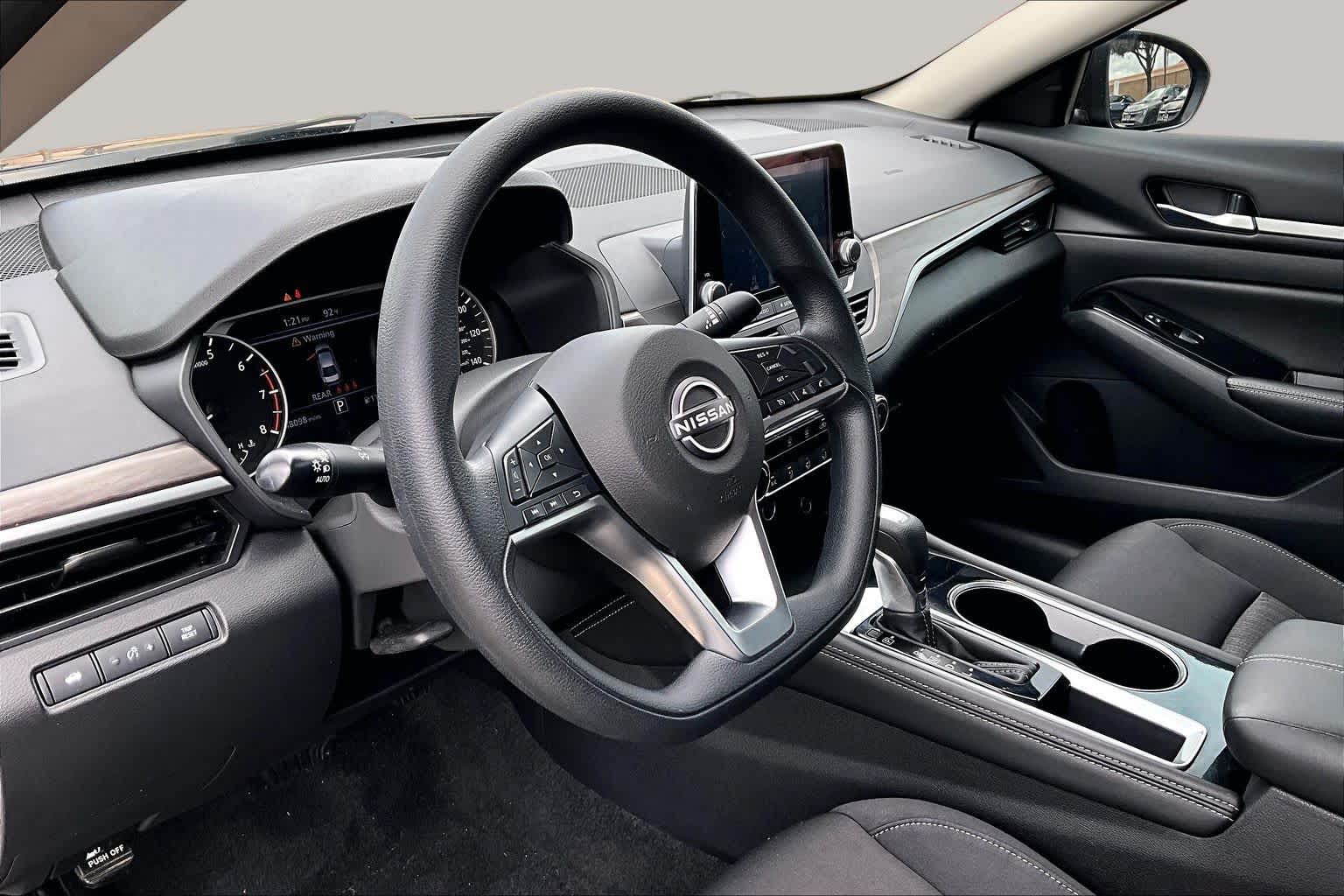 2023 Nissan Altima photo 18 of 35