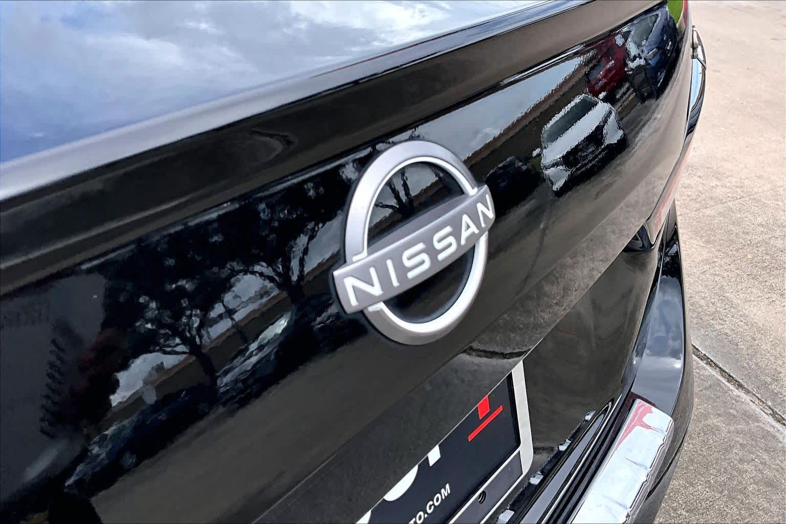 2023 Nissan Altima photo 10 of 35