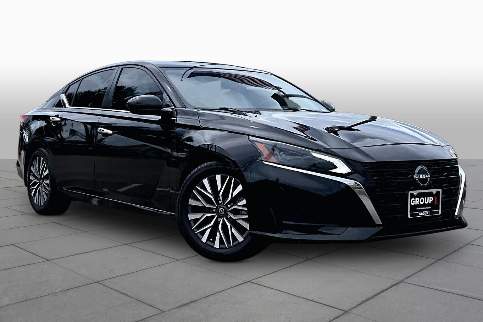2023 Nissan Altima photo 3 of 35