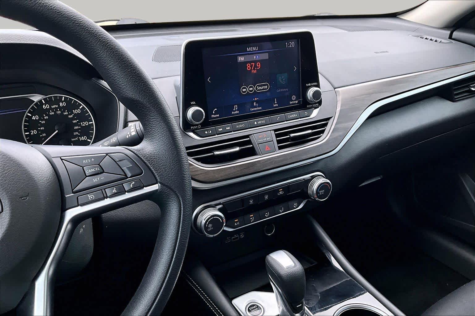 2023 Nissan Altima photo 7 of 35