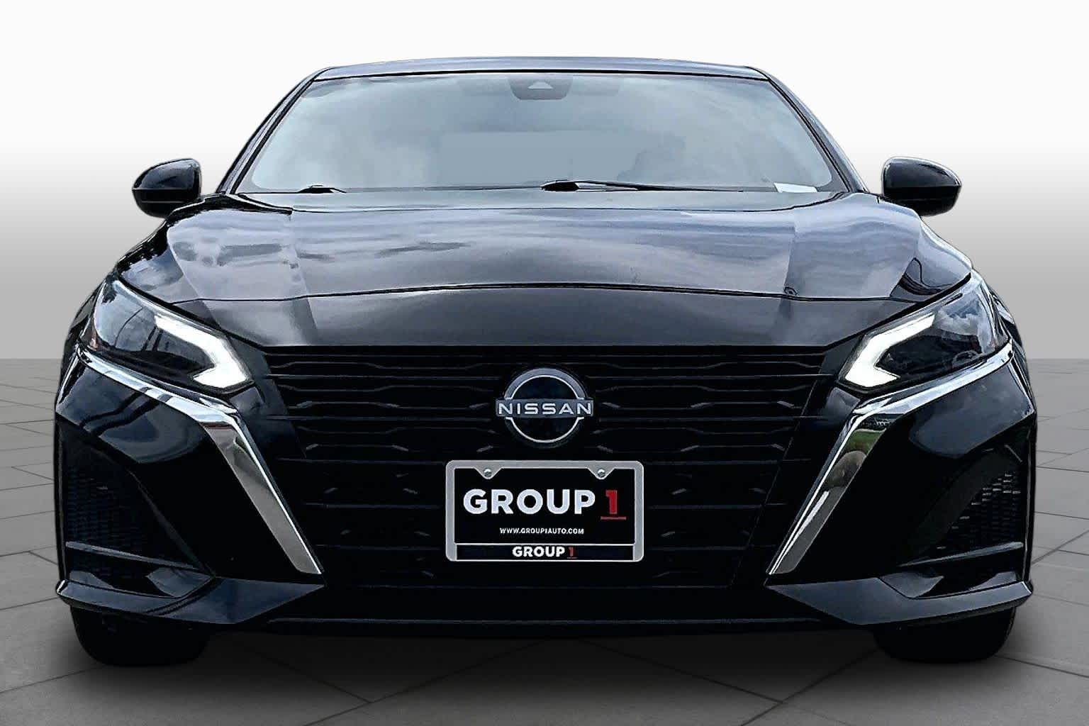 2023 Nissan Altima photo 4 of 35