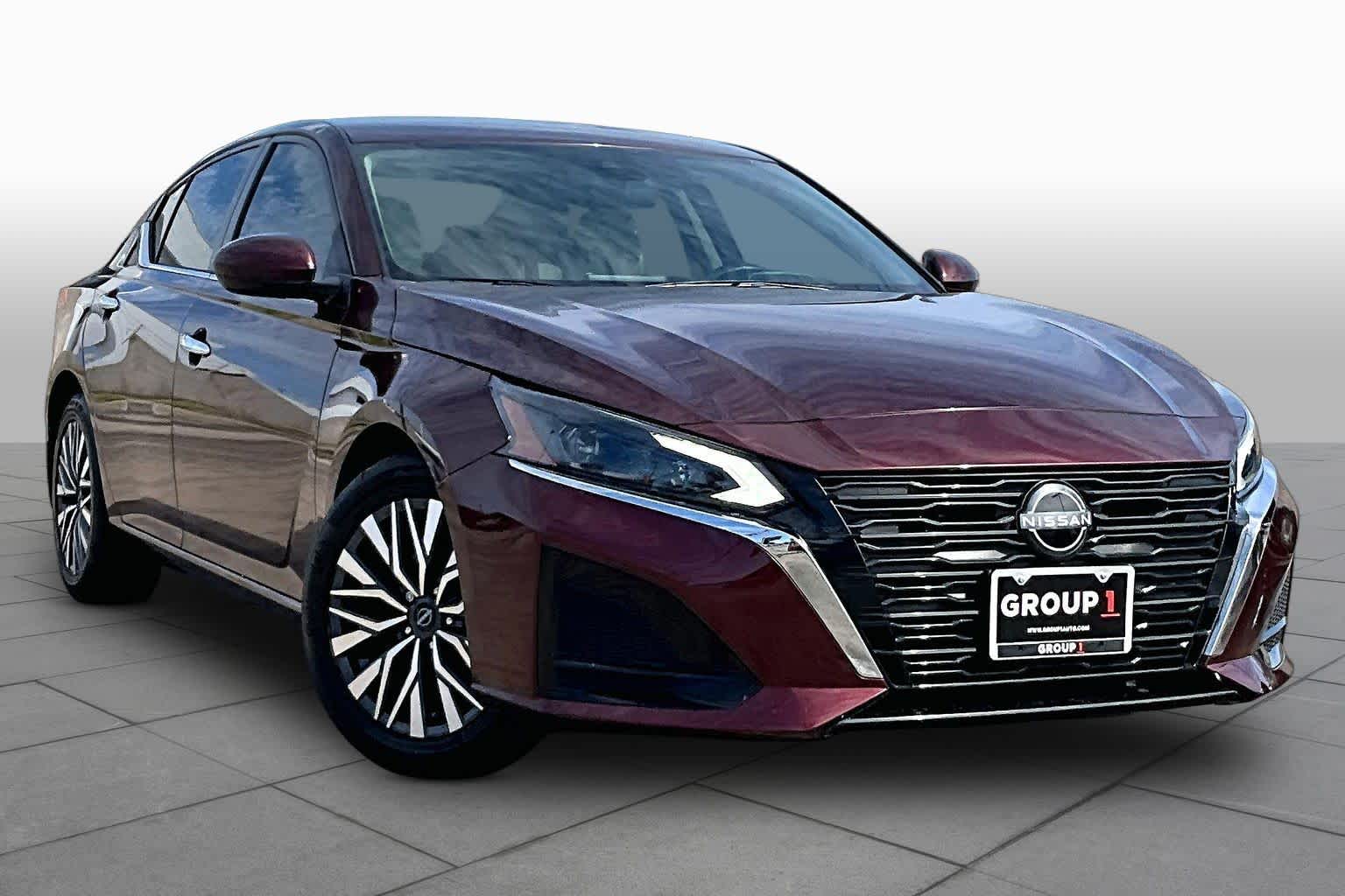2023 Nissan Altima photo 3 of 35