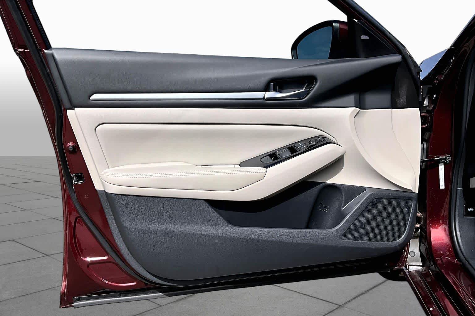 2023 Nissan Altima photo 22 of 35