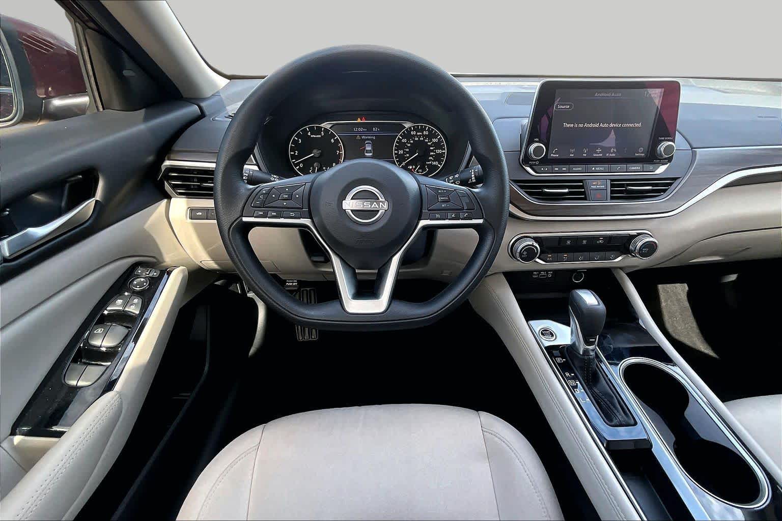 2023 Nissan Altima photo 6 of 35