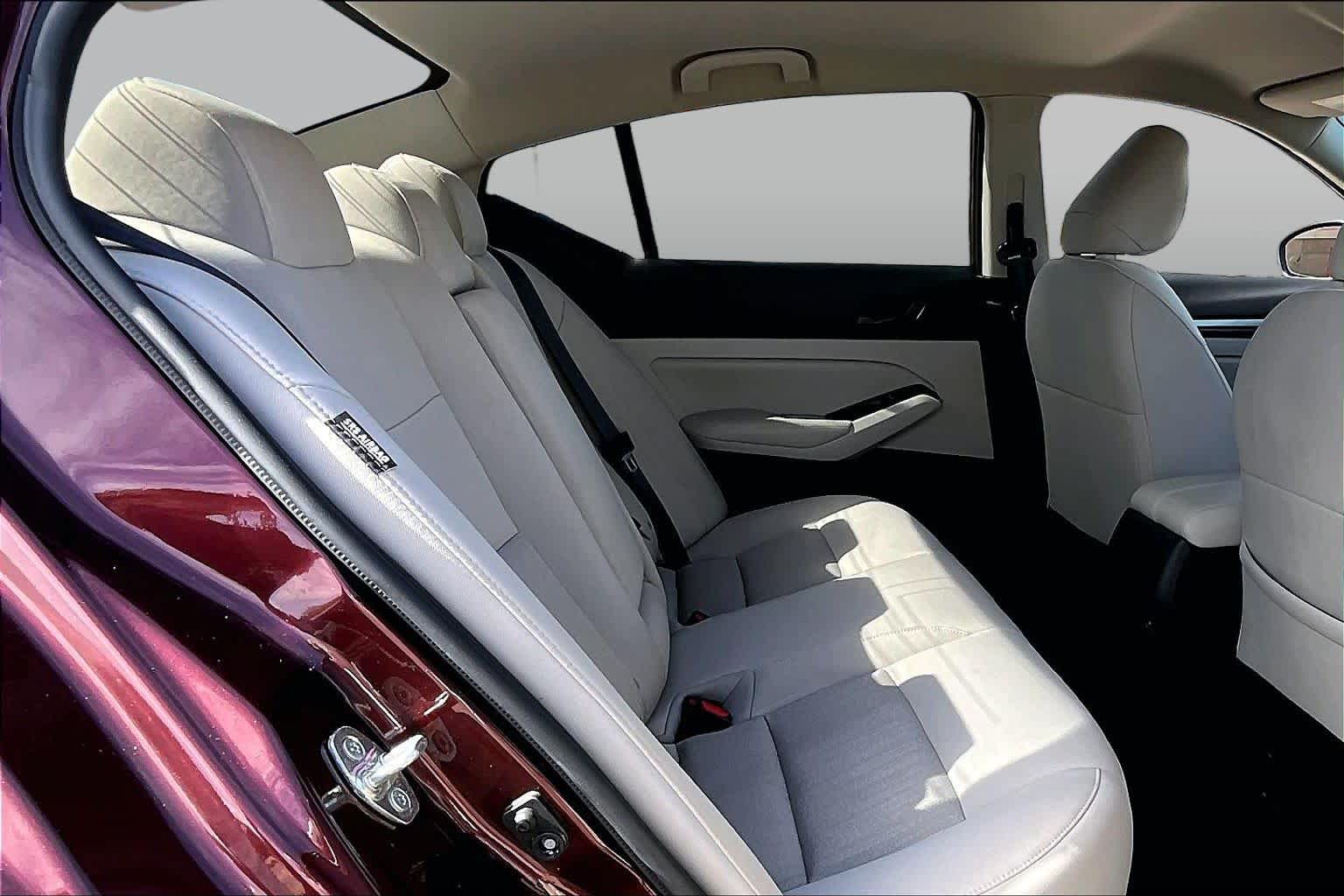 2023 Nissan Altima photo 21 of 35