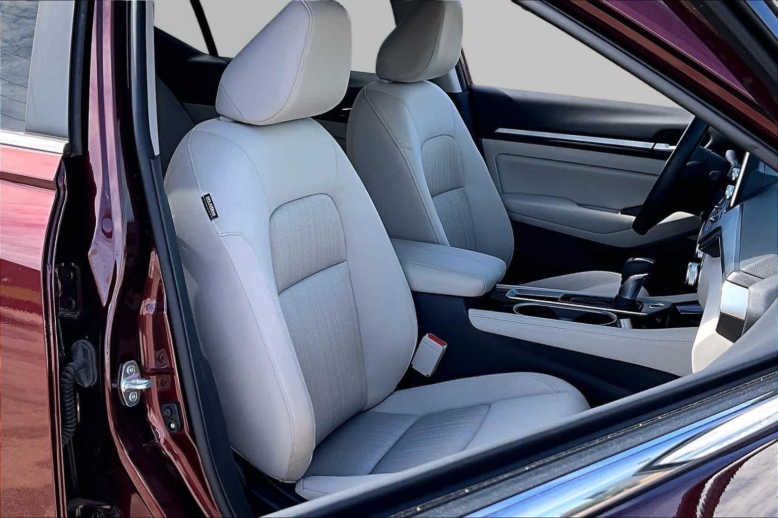 2023 Nissan Altima photo 9 of 35