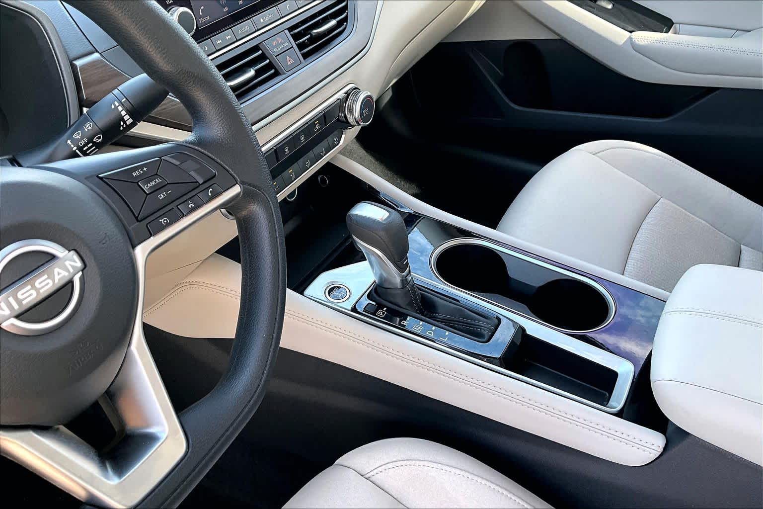 2023 Nissan Altima photo 17 of 35
